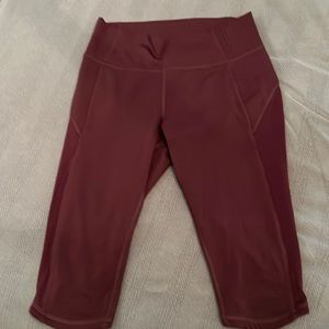 Lululemon knee length leggings in maroon/burgundy size 10